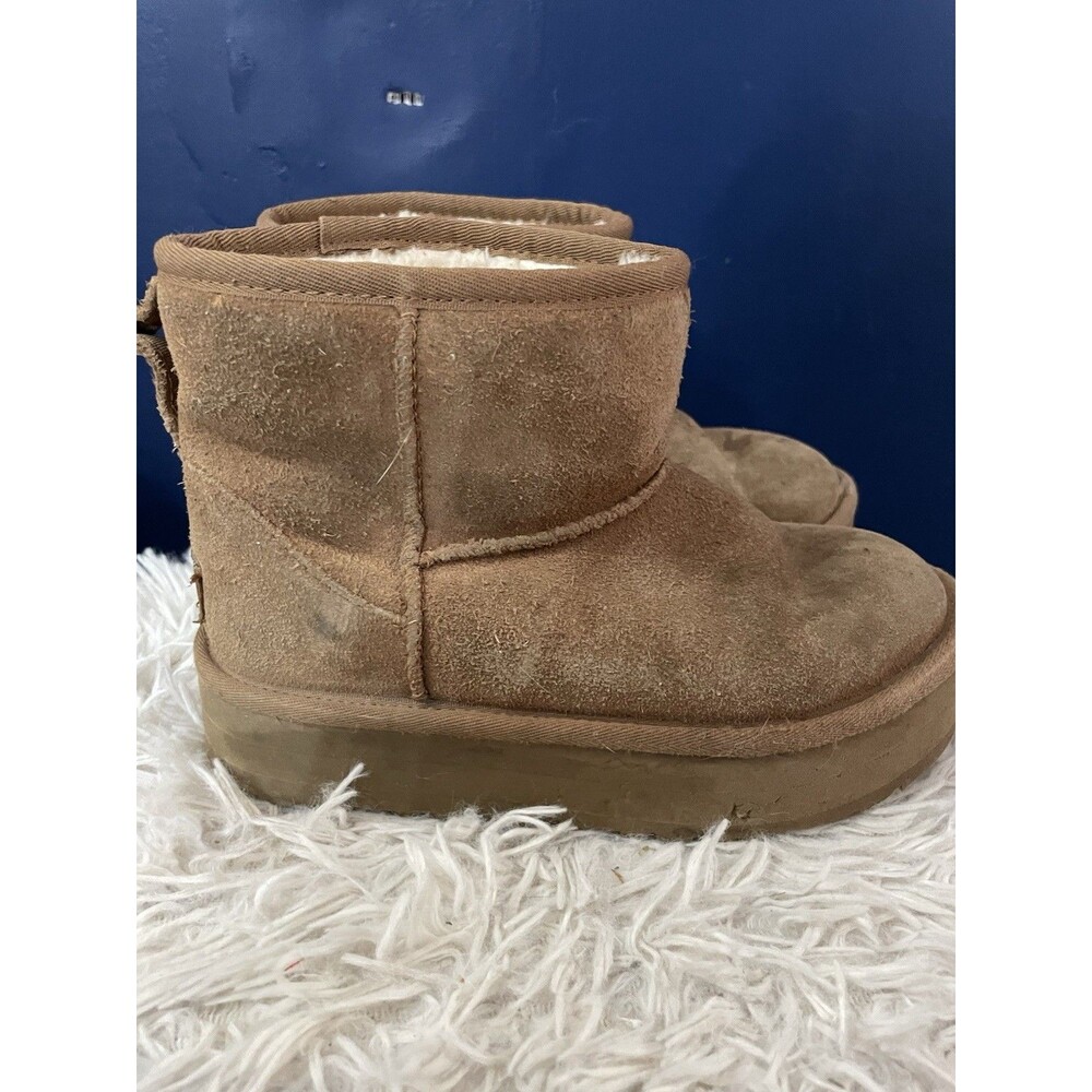 UGG YOUTH /BIG KID CLASSIC MINI PLATFORM CHESTNUT BOOT US Size 2